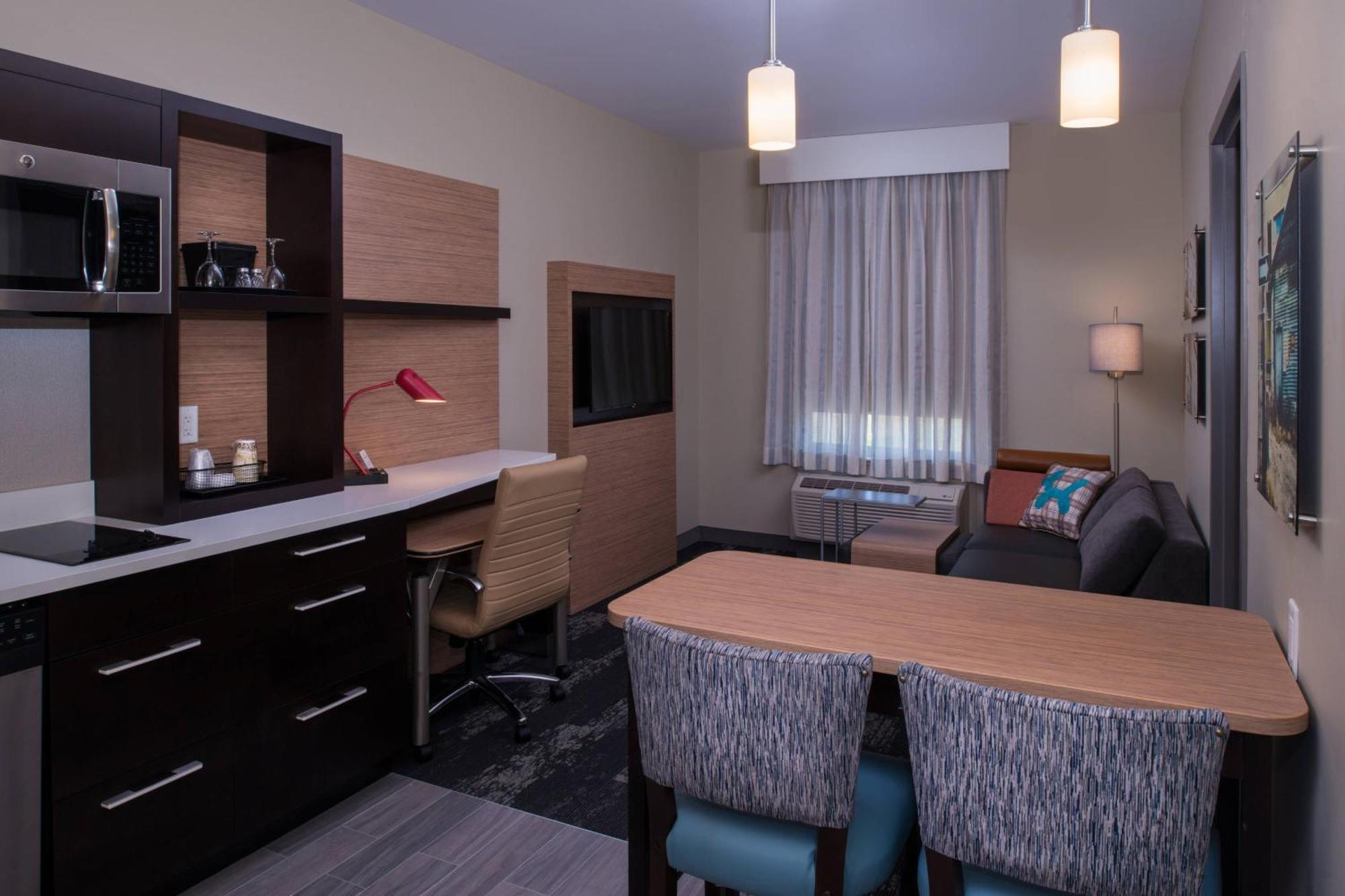 Towneplace Suites By Marriott Саскатун Экстерьер фото