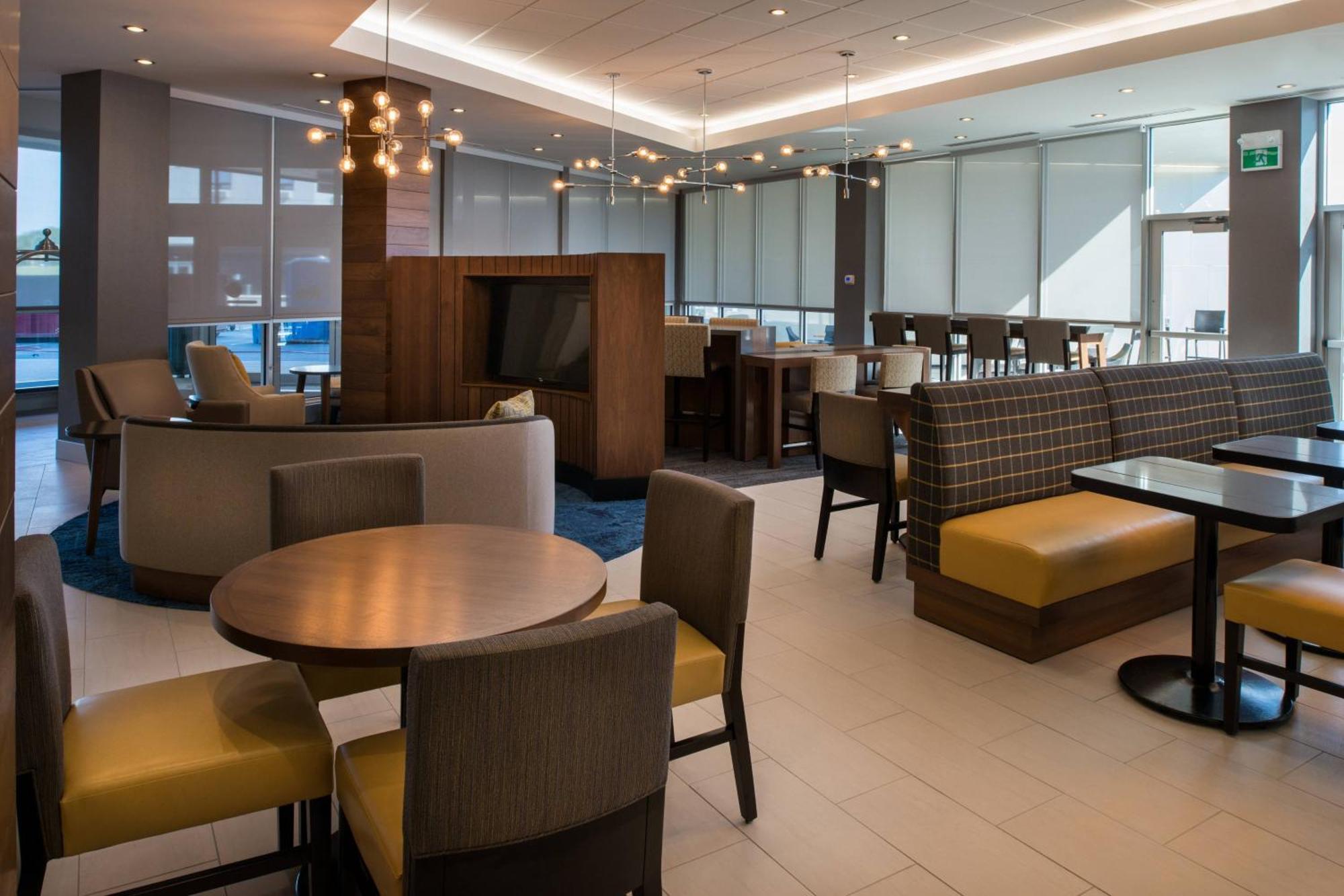Towneplace Suites By Marriott Саскатун Экстерьер фото