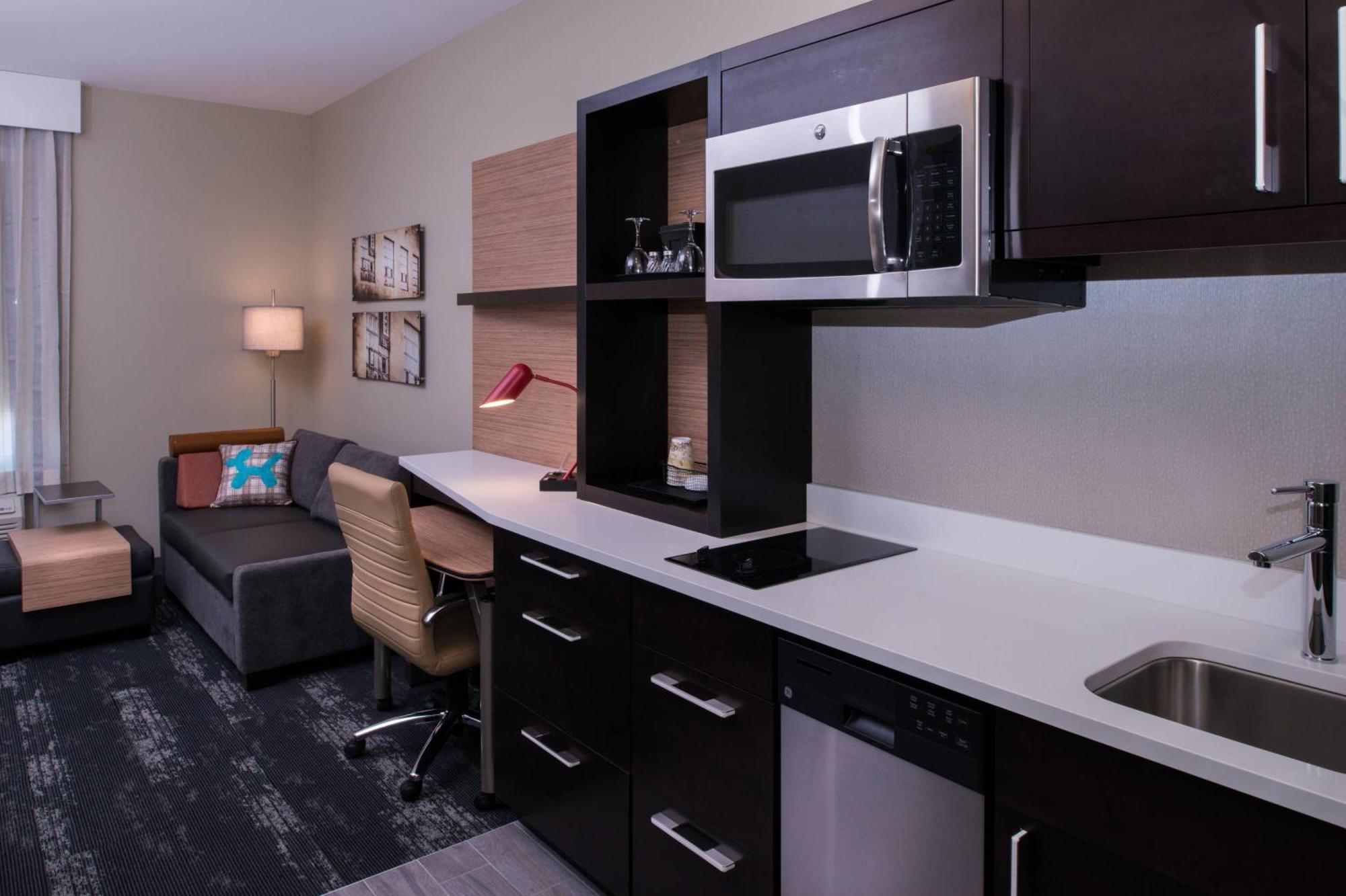 Towneplace Suites By Marriott Саскатун Экстерьер фото