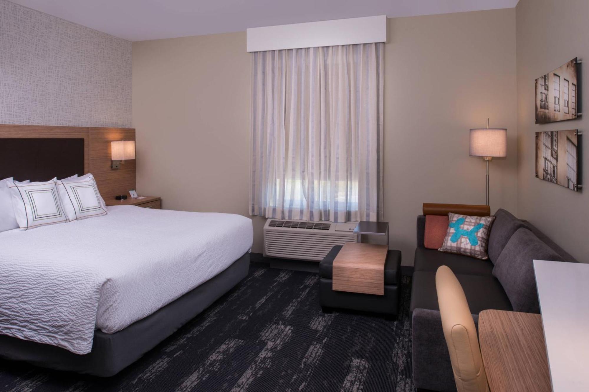 Towneplace Suites By Marriott Саскатун Экстерьер фото