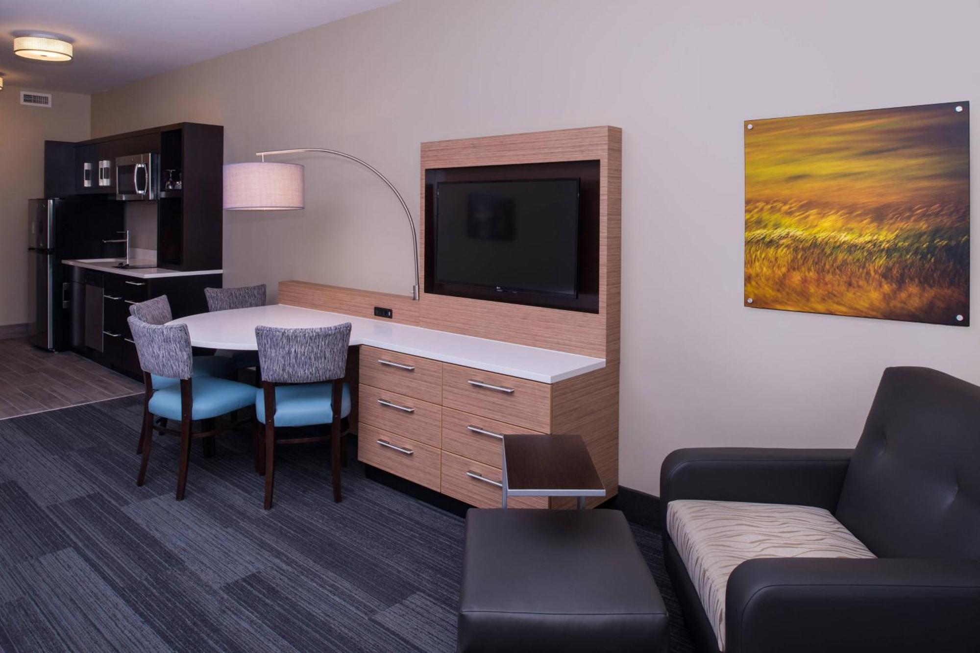 Towneplace Suites By Marriott Саскатун Экстерьер фото